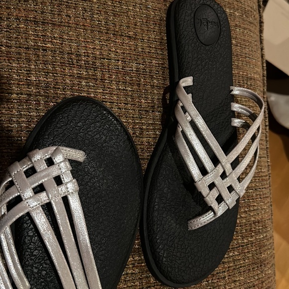 Sanuk women’s Flip Flop Yoga Salty , Size 10. Metallic - Picture 12 of 16